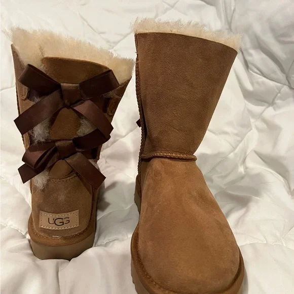 Ugg Bailey Bow II New without Box - Picture 3 of 6